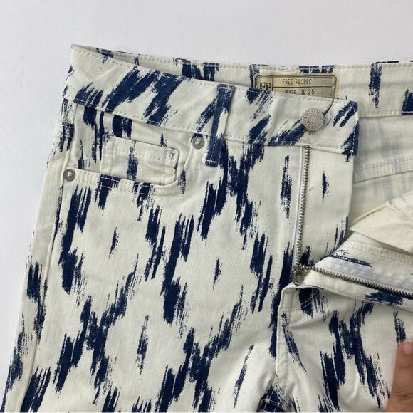 Free‎ People indigo skies printed crop flare jeans - Picture 5 of 11